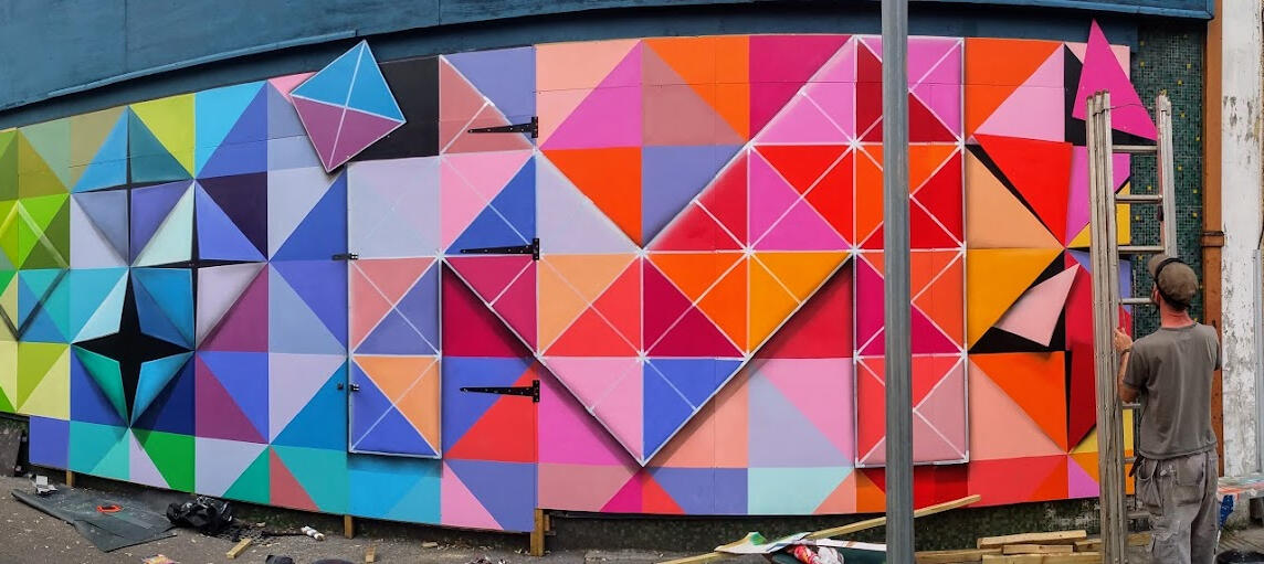This mural transforms an empty shop